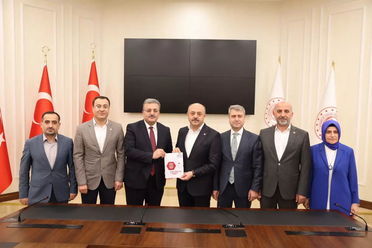 Eğitim-Bir-Sen, 8'inci Dönem Toplu Sözleşme Tekliflerini Sundı