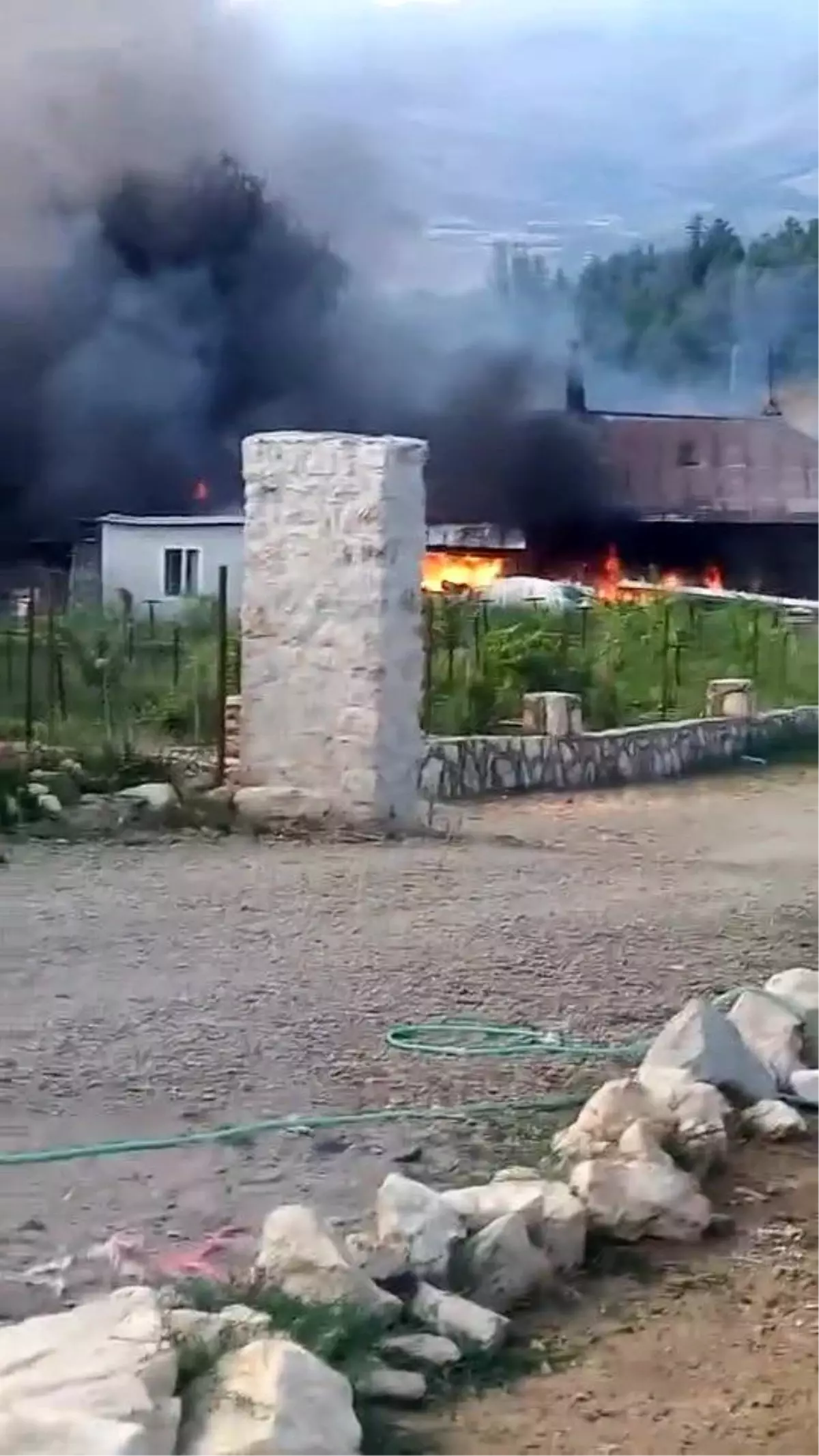 Elazığ'da Müstakil Evde Yangın Çıktı