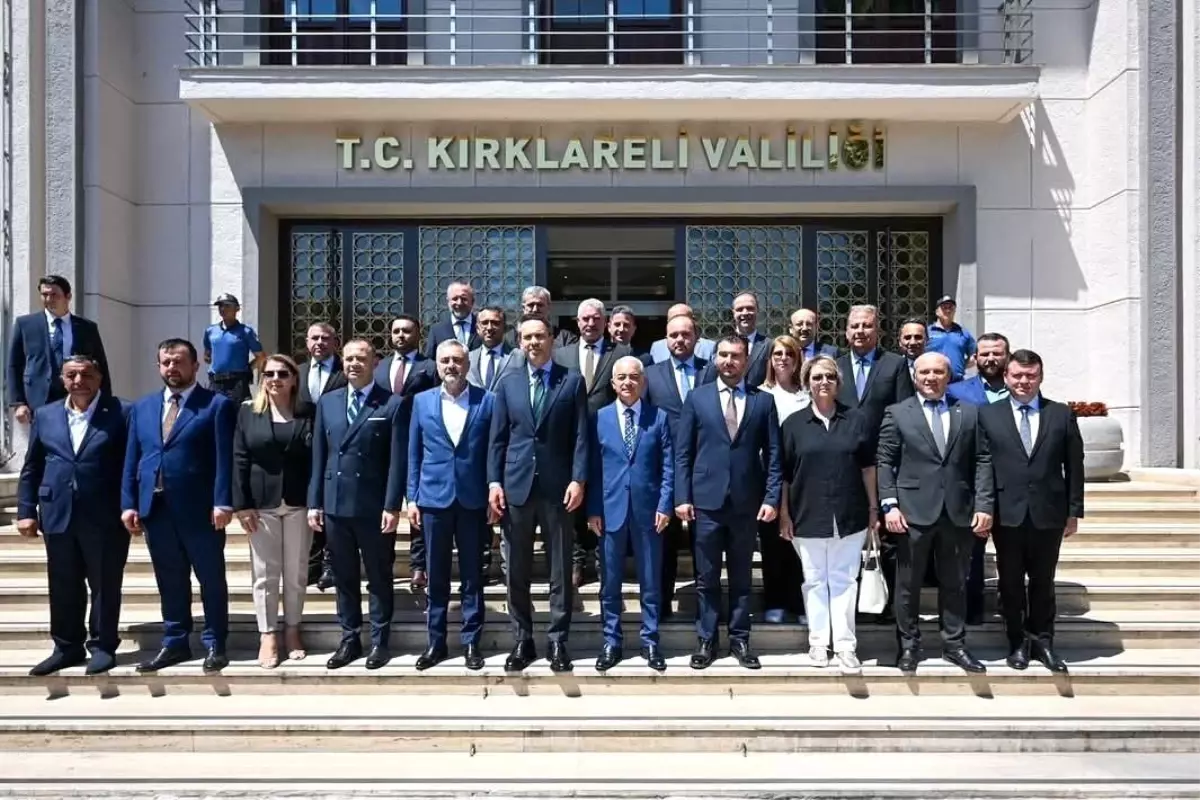 Bakan Bayraktar Kırklareli'nde Ziyaretlerde Bulundu