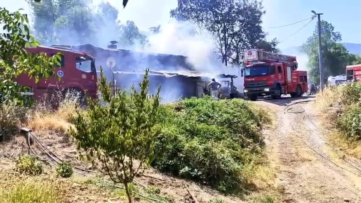 İnegöl'de Korkutan Yangın: Ev Sahibi Kurtarıldı