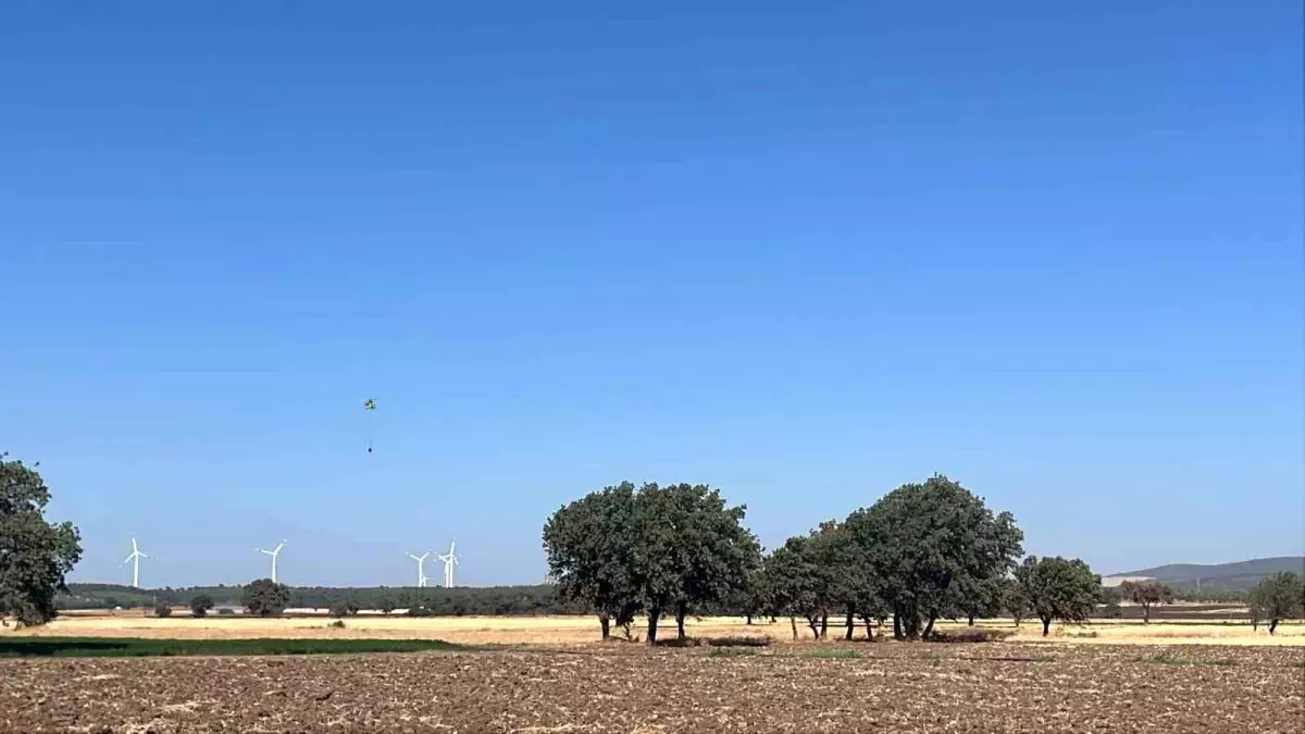 Çanakkale'de Tarım Arazisinde Yangın Kontrol Altına Alındı
