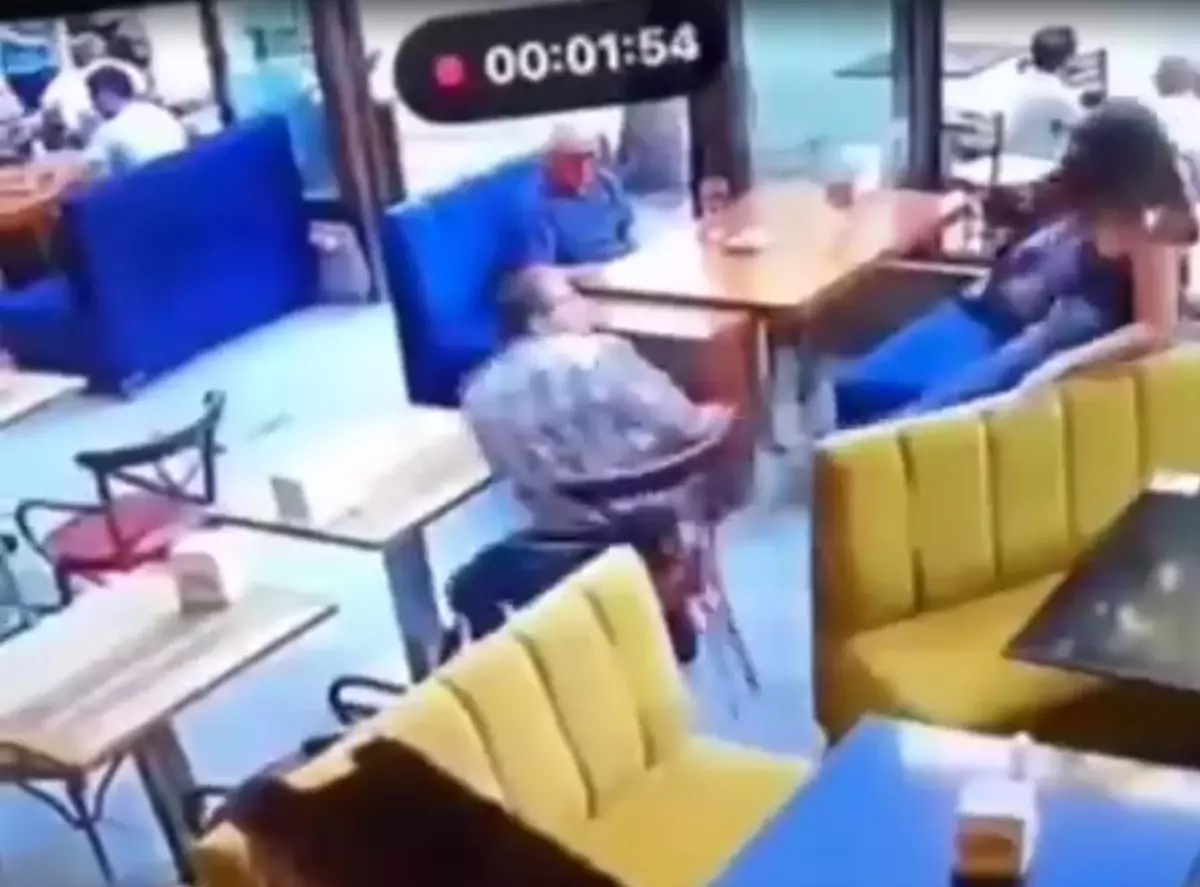 Kafede Garson ile Müşteri Arasında Kavga