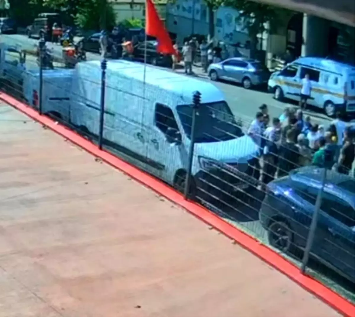 Kocaeli'de Kadın Muhabire Linç Girişimi: Güvenlik Kamerası Görüntüleri Ortaya Çıktı