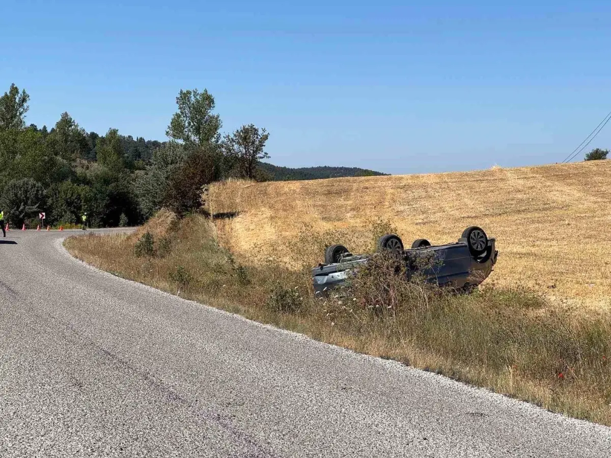 Kastamonu'da Kontrolden Çıkan Otomobil Şarampole Takla Attı: 3 Yaralı