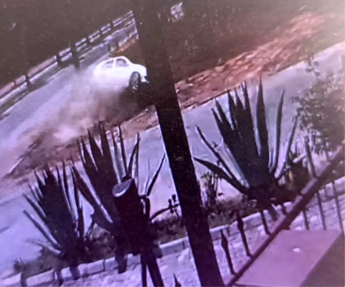 Antalya'da Takla Atan Araçta 4 Kişi Hafif Yaralandı