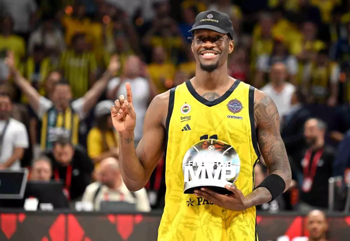 Phoenix Suns, Nigel Hayes-Davis ile Anlaştı