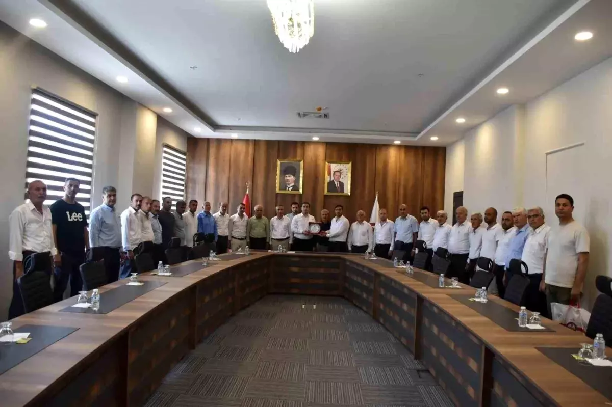 Sason Kaymakamı'na Muhtarlardan Teşekkür Plaketi
