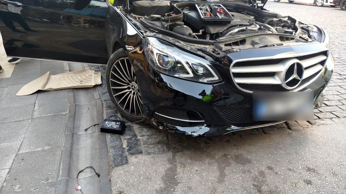 Denizli'de Siren Tertibatlı Lüks Araç Trafikten Men Edildi