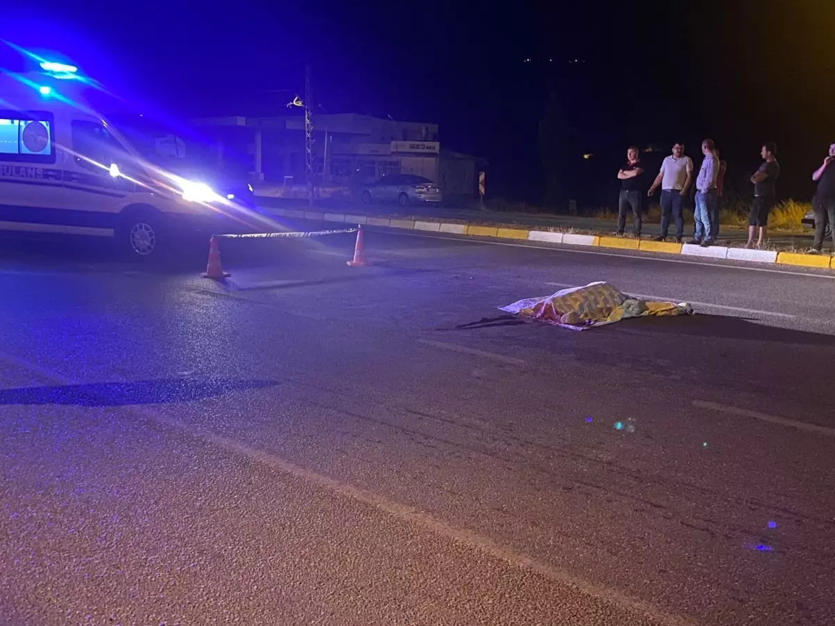 Sivas'ta Yolcu Otobüsü Yayaya Çarptı, 74 Yaşındaki Kadın Hayatını Kaybetti