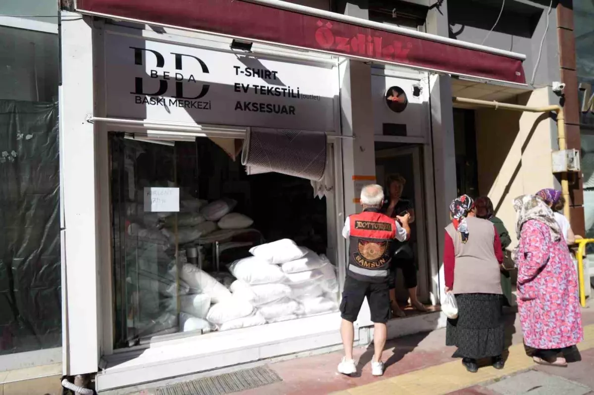 Samsun'daki Tekstil Mağazasında Yangın: Hızlı Müdahale ile Tehlike Atlatıldı