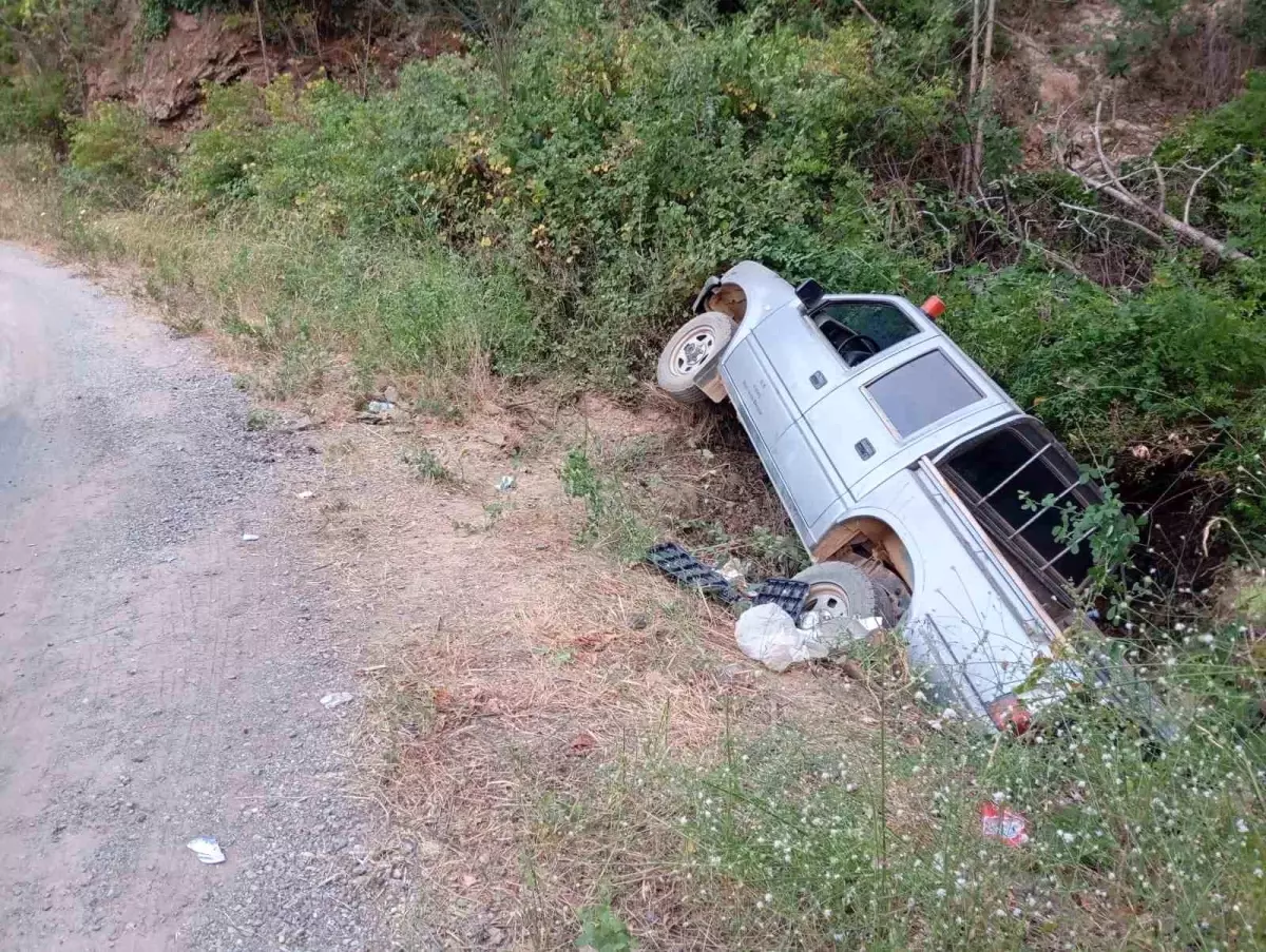 Antalya'da Orman Yangınında Görevli Araç Devrildi, İki Görevli Yaralanmadı