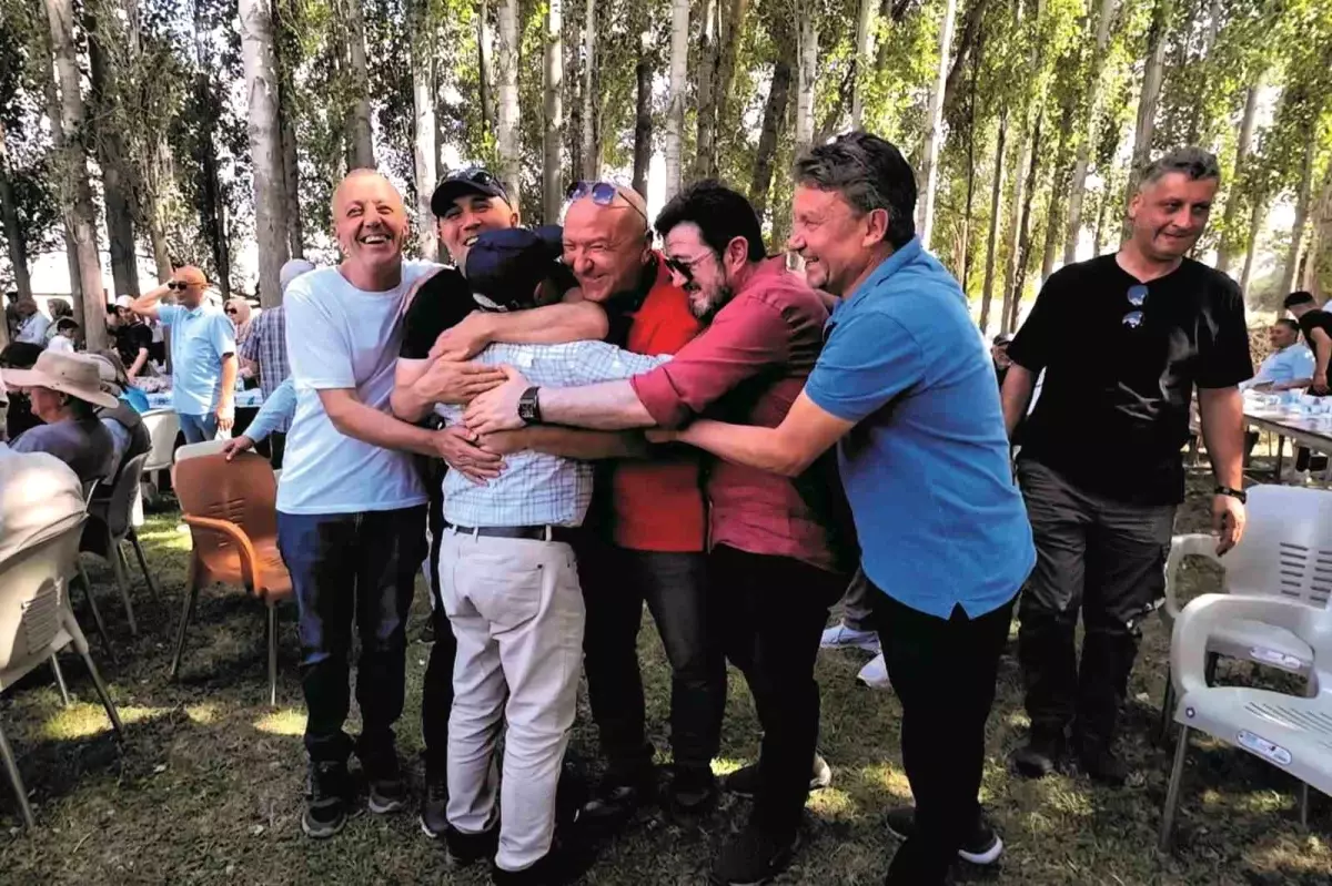 Ali Öğretmen, 45 Yıl Sonra Eski Öğrencileriyle Buluştu