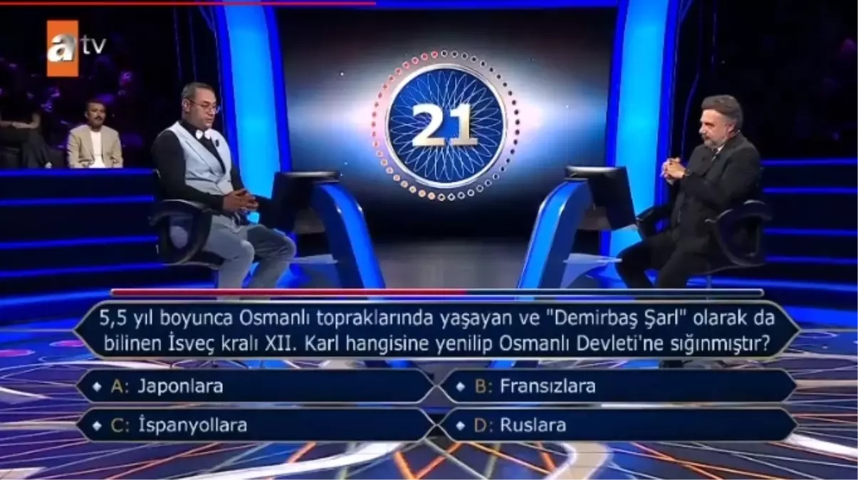 5,5 yıl boyunca Osmanlı topraklarında yaşayan ve 'Demirbaş Şarl' olarak da bilinen İsveç kralı XII. Karl hangisine yenilip Osmanlı Devleti'ne sığındı?