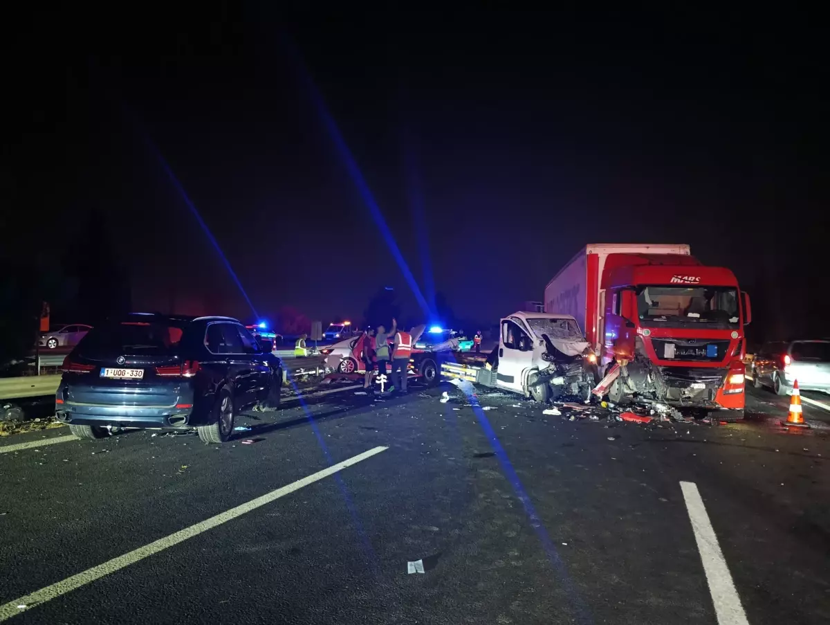 Adana'da TIR Kazası: 8 Yaralı