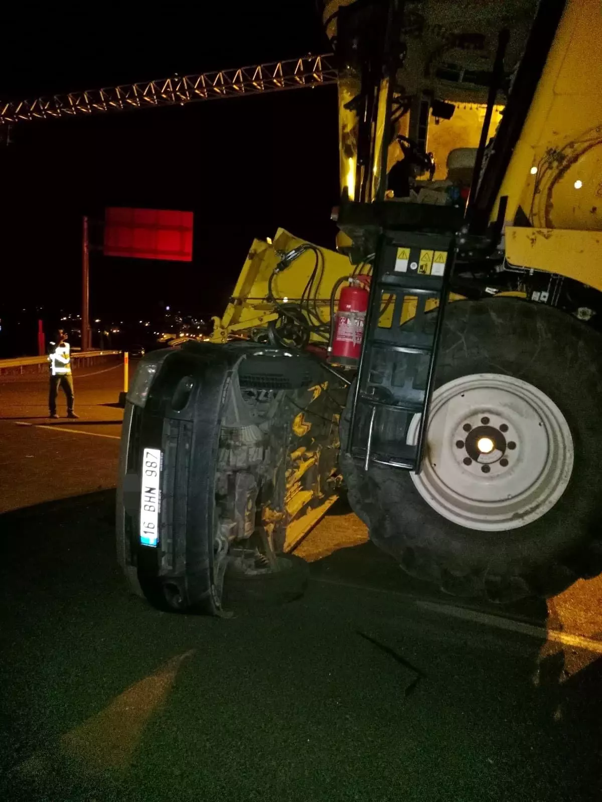Ağrı'da Trafik Kazası: Kamyonet ve Biçerdöver Çarpıştı