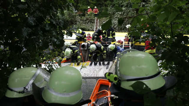 A passenger train derailed and overturned in Germany: 3 dead, 34 injured