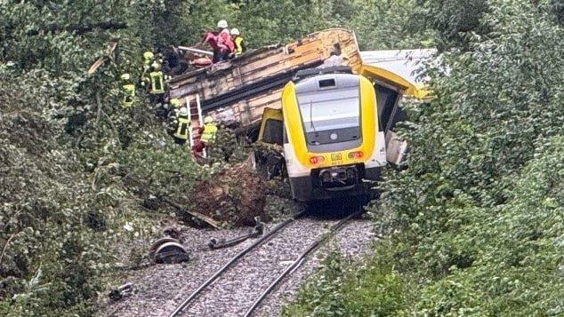A passenger train derailed and overturned in Germany: 3 dead, 34 injured