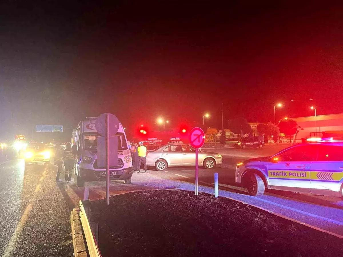 Balıkesir'de Çift Taraflı Trafik Kazasında 4 Yaralı