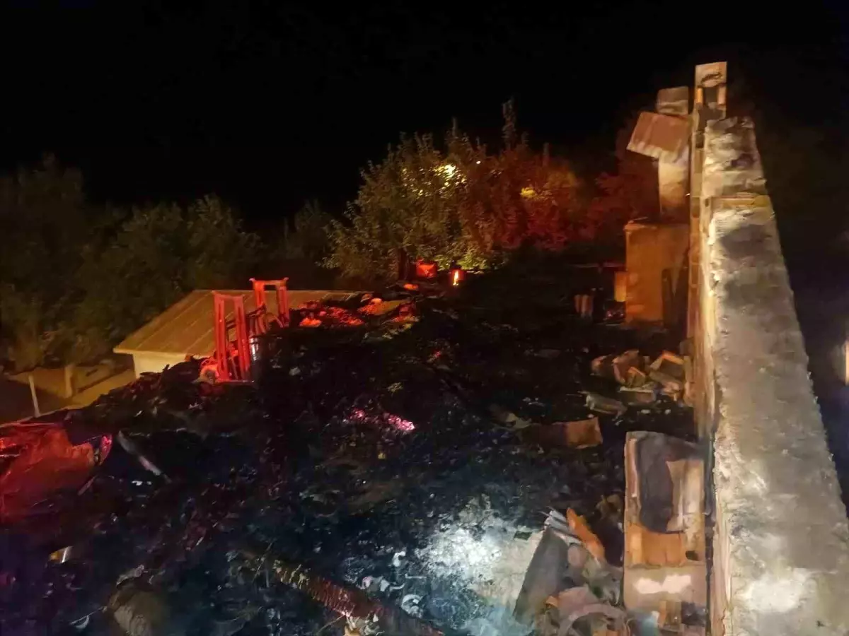 Bingöl'de Çatı Yangını Kontrol Altına Alındı