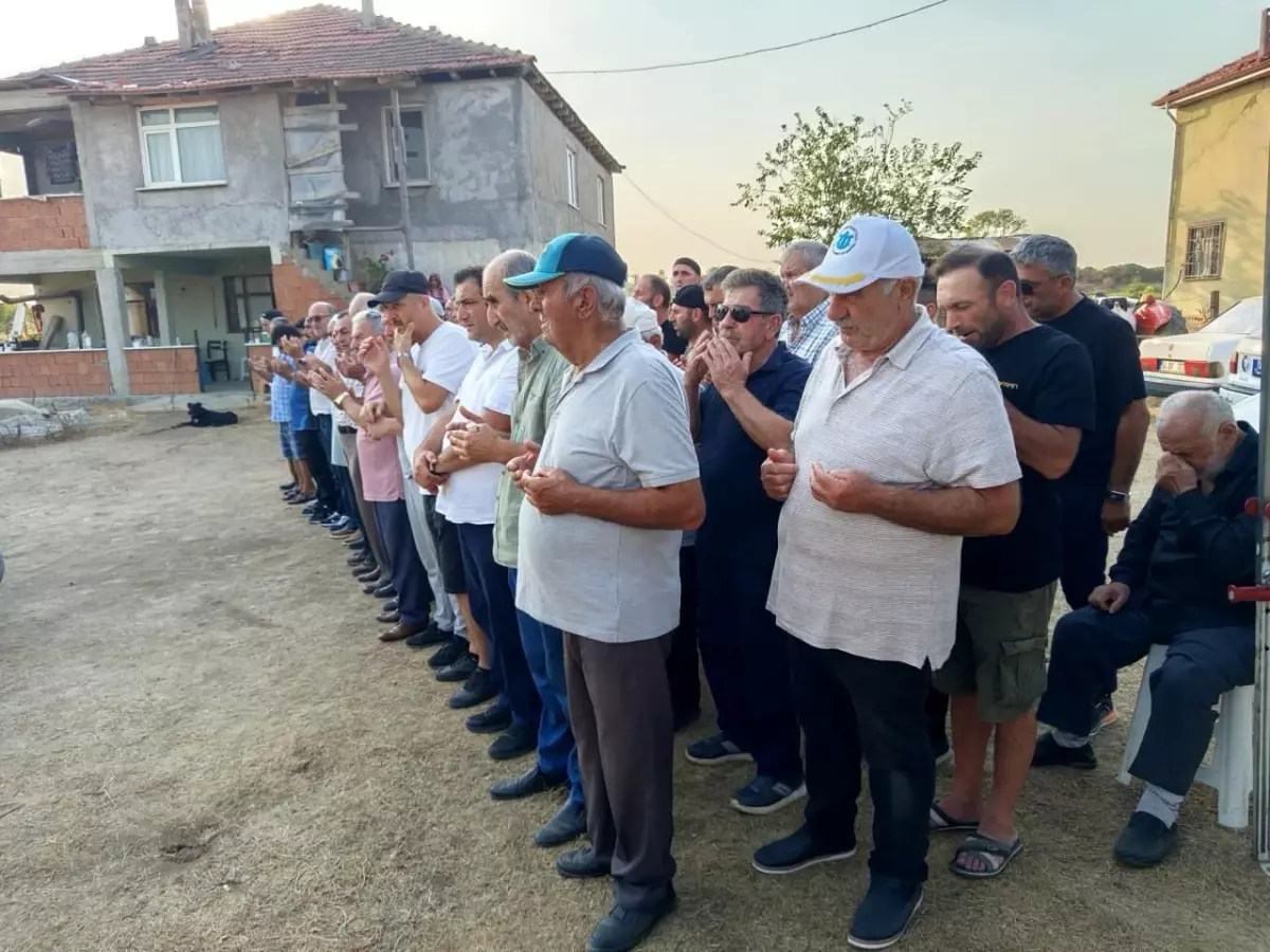 Karasu’da Trafik Kazası: Eşini Kaybeden Kadın ve Eşi Yan Yana Defnedildi