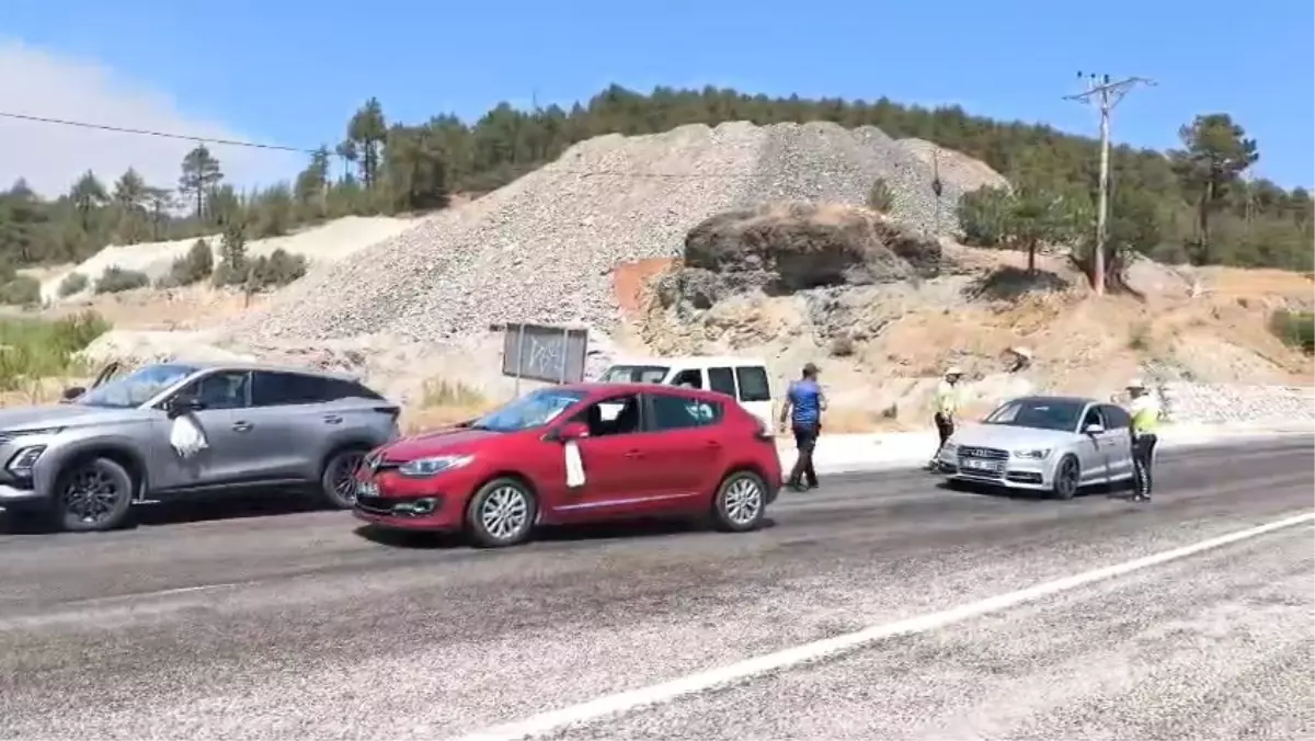 Bursa'da Orhaneli-Harmancık Yolu Yangın Nedeniyle Trafiğe Kapalı