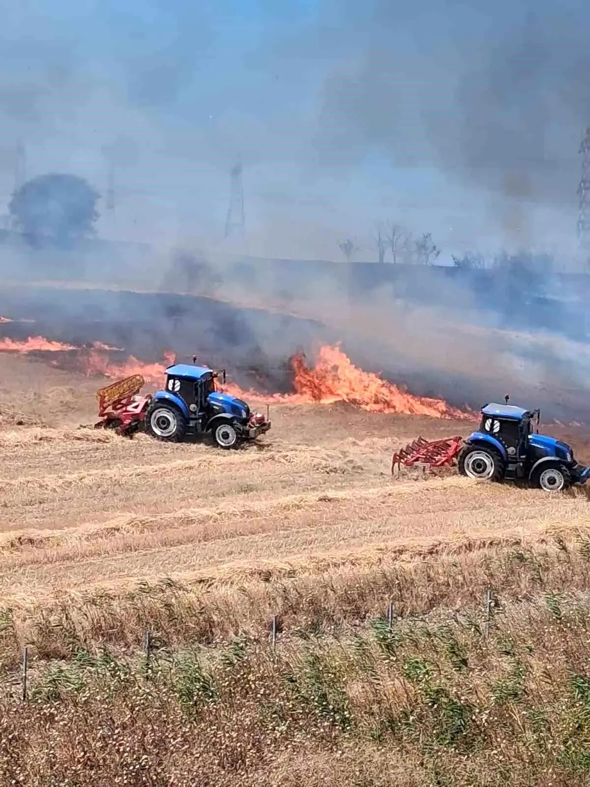 Çanakkale'de Tarım Arazisinde Yangın Çıktı