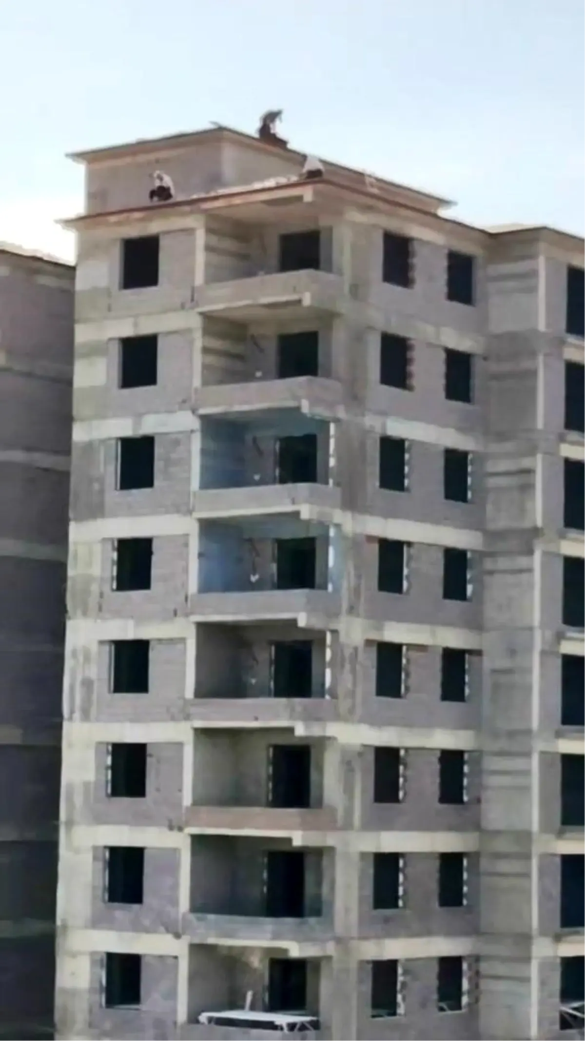 Elazığ'da İnşaatta Güvenlik Önlemi Yok, İşçiler Hayatlarını Tehlikeye Atıyor