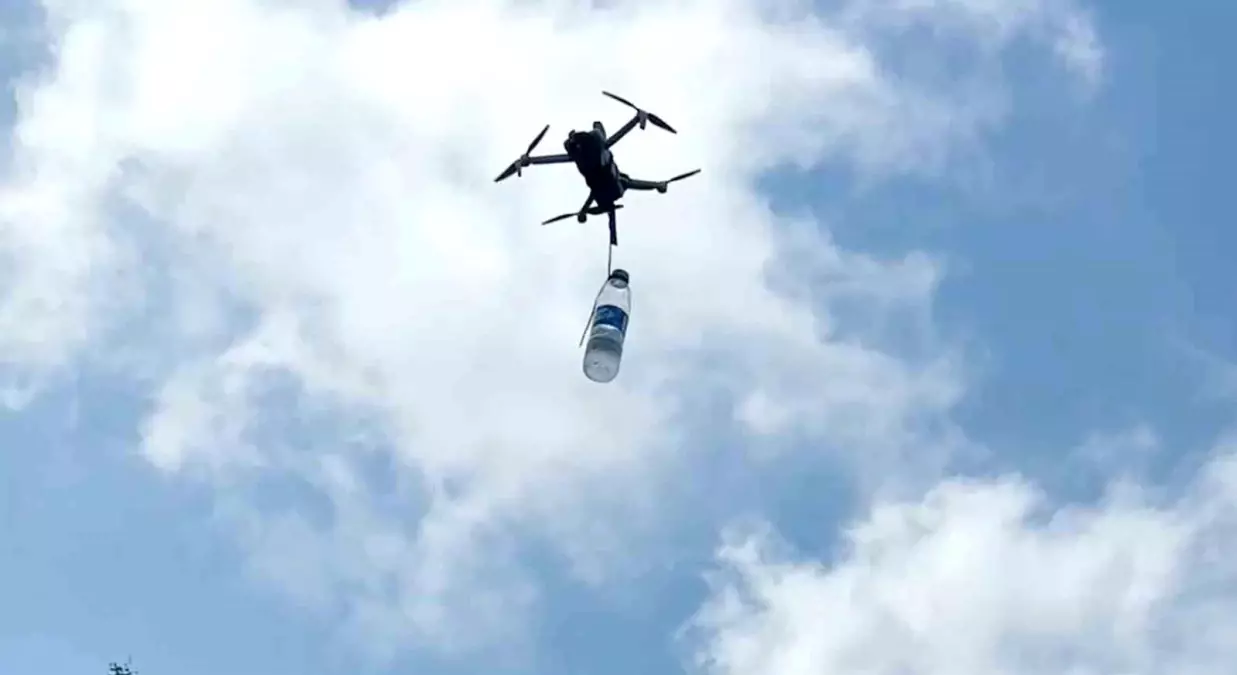 Rize'de Dron ile Çay Bahçesine Soğuk Su Taşıma Yöntemi