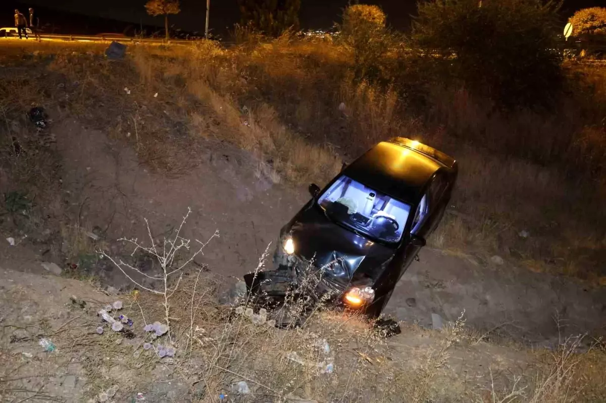 Elazığ'da Otomobil Şarampole Uçtu: 5 Yaralı