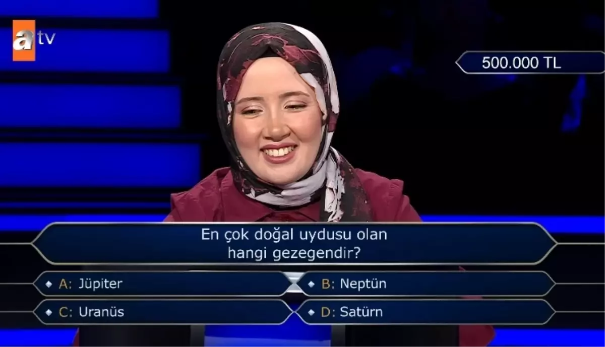 En çok doğal uydusu olan hangi gezegendir?