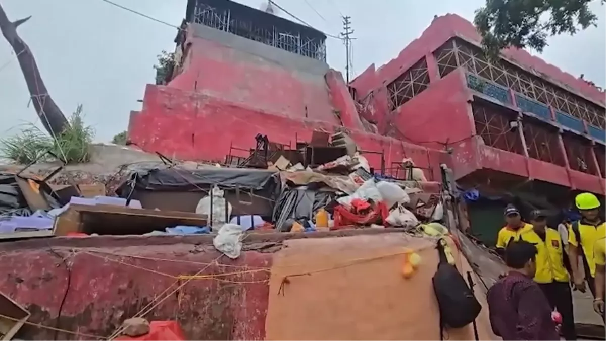 Hindistan'da Tapınakta İzdiham: 6 Ölü, 29 Yaralı