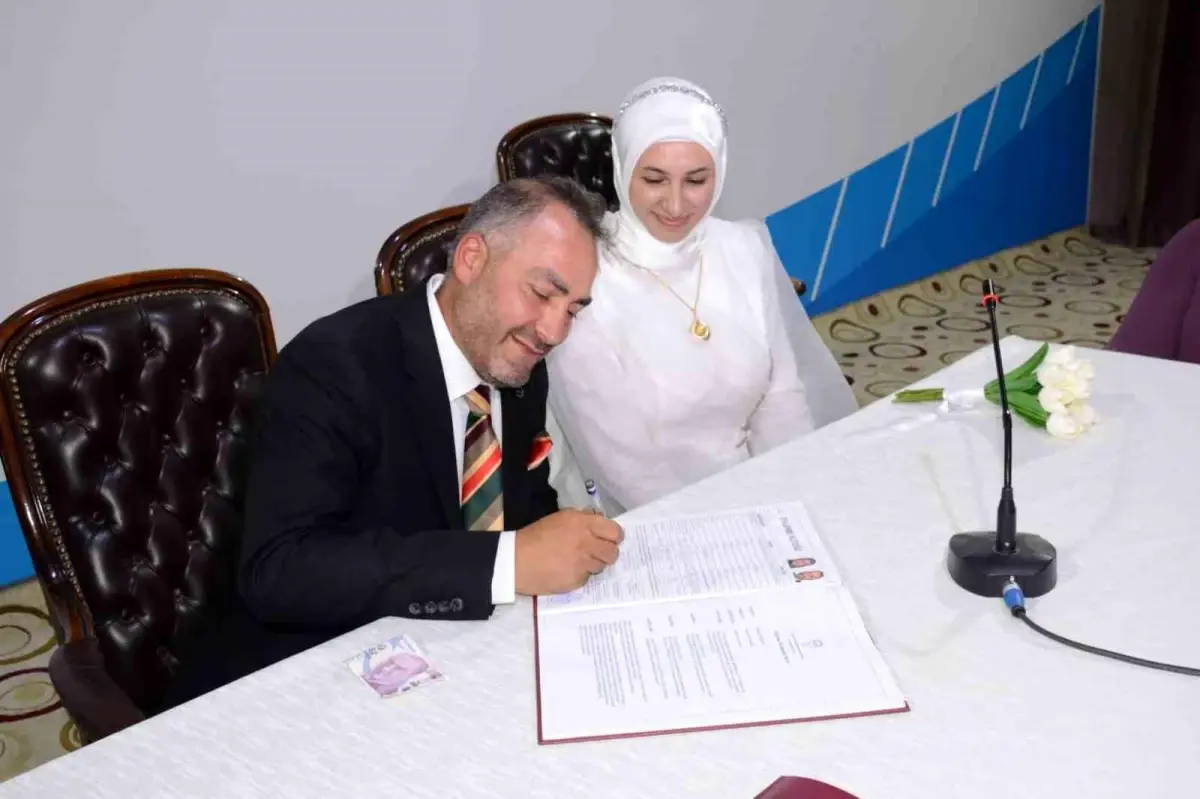 Afyonkarahisar İl Müftüsü, Personelinin Nikahını Kıydı