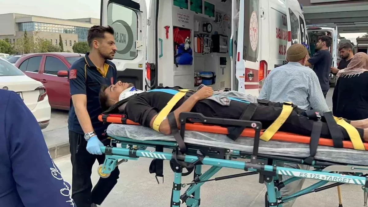 Adıyaman'da Motosiklet ve Otomobil Çarpıştı: 2 Yaralı