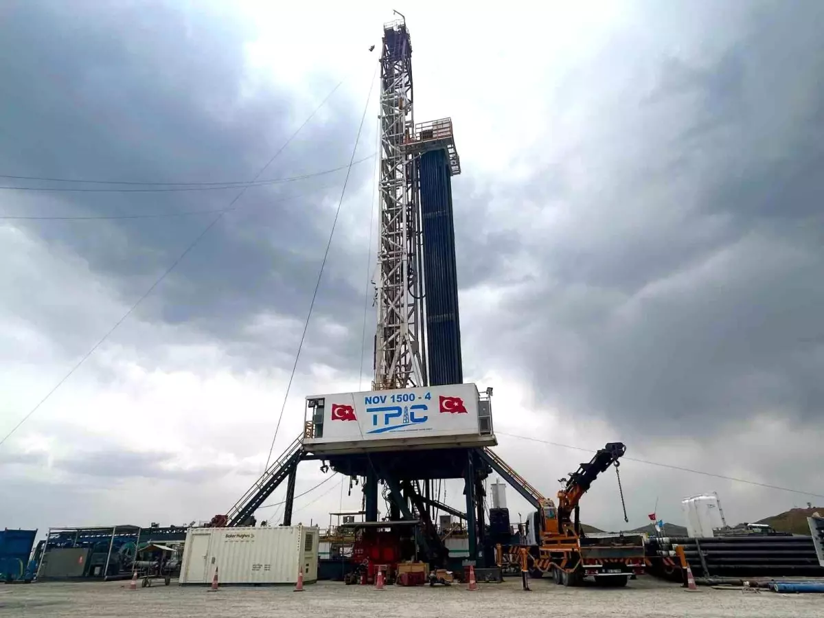 Kato Dağı'nda petrol heyecanı: 2 bin 800 metreye inildi