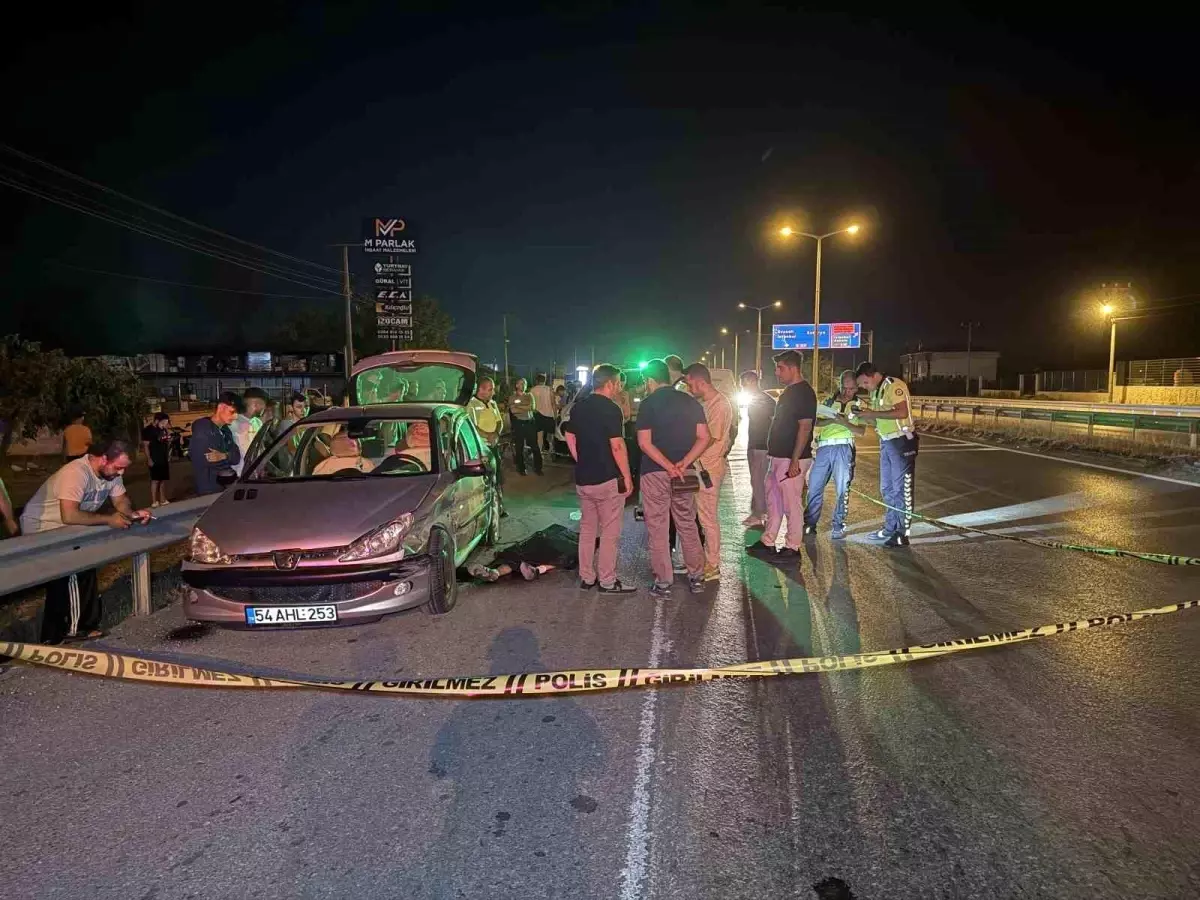 Sakarya'da Kontrolden Çıkan Otomobil Bariyerlere Çarptı: Sürücü Hayatını Kaybetti