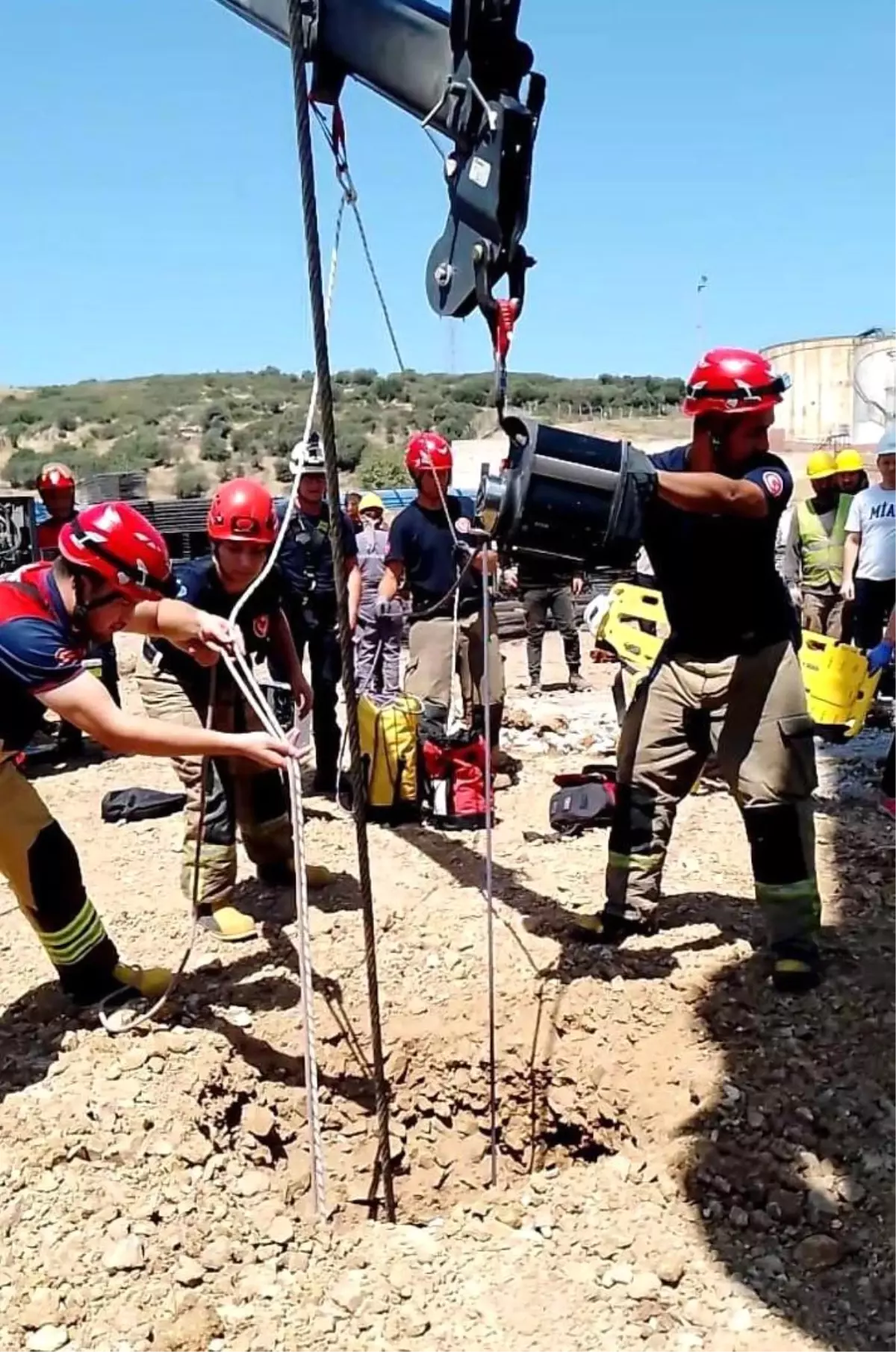 İzmir Aliağa'da Kuyuya Düşen Yurttaş Kurtarıldı