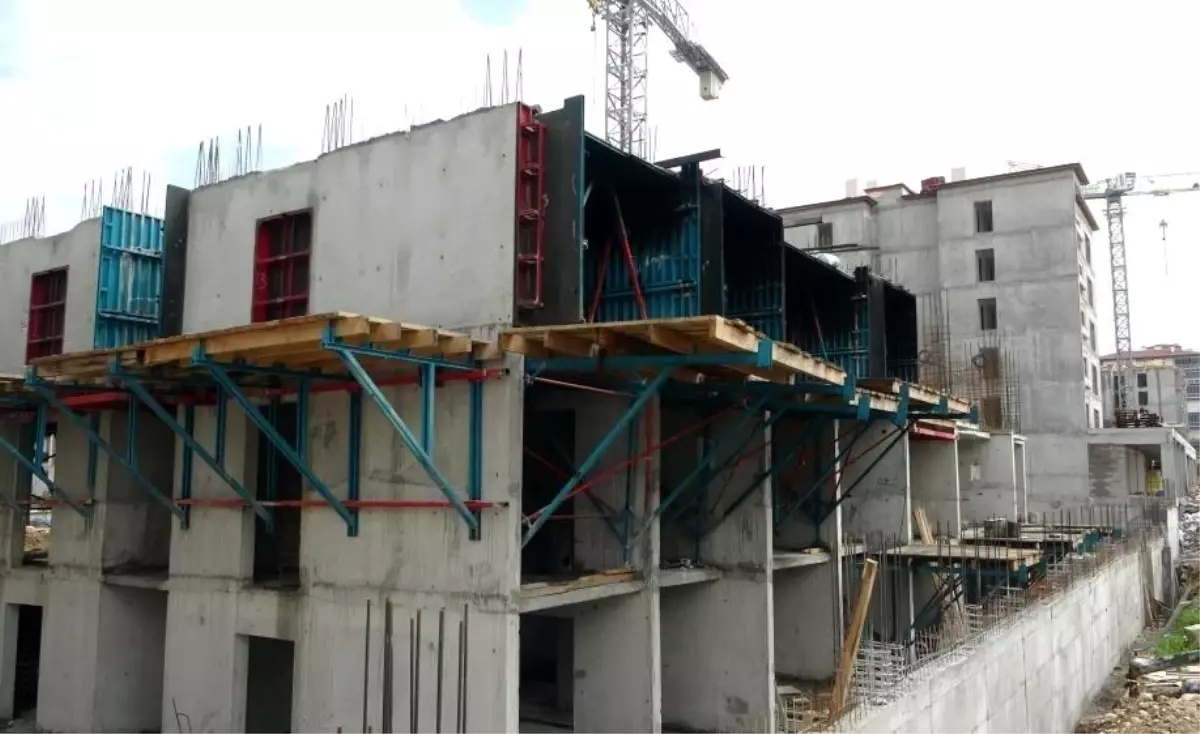 Malatya'da İnşaattan Düşen İşçi Yaralandı