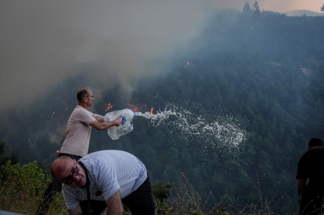 The latest on forest fires: flames have intensified again in a district of Bursa