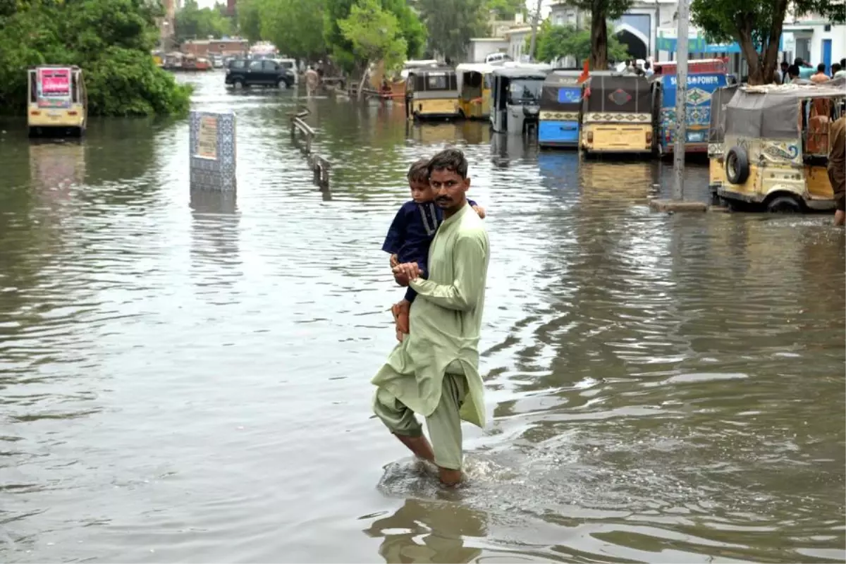 Pakistan'da Muson Yağmurları 271 Can Aldı