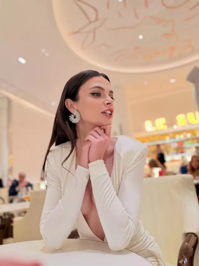Distant City's Alya shared 'I rummaged through my archive'! Her décolletage ends at the belly