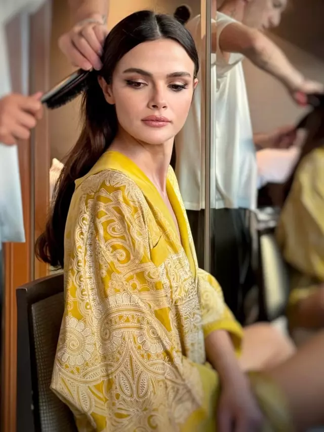 Distant City's Alya shared 'I rummaged through my archive'! Her décolletage ends at the belly