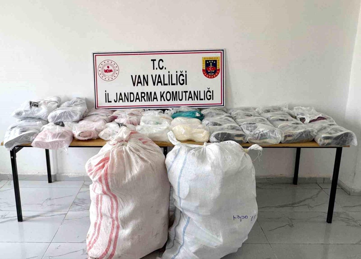 Van'da Kaçakçılık Operasyonu: 28 Şahıs Yakalandı, 2851 Paket Kaçak Sigara Ele Geçirildi