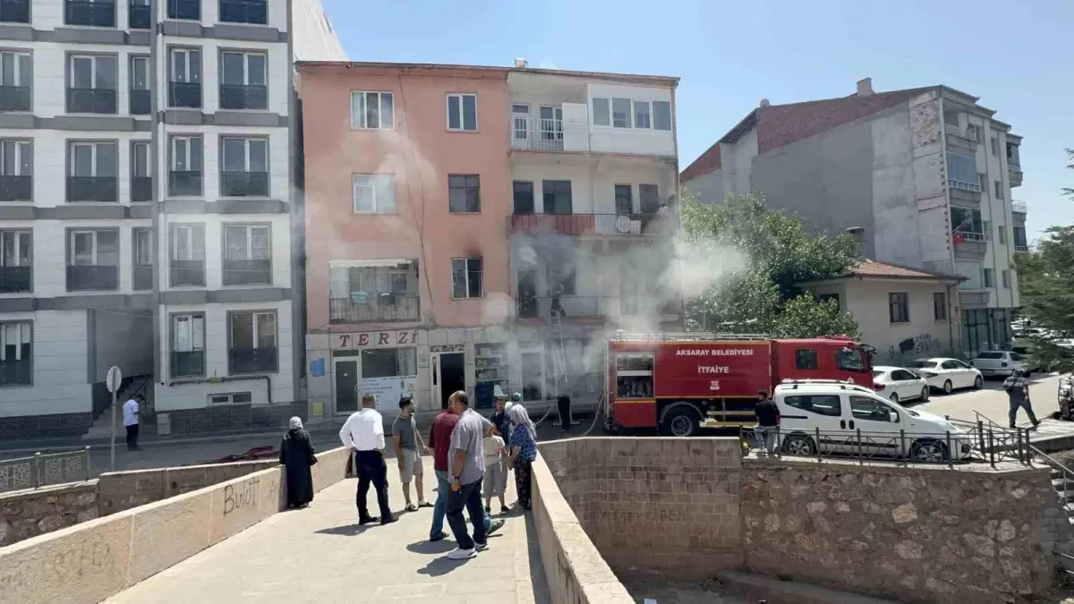 Aksaray'da Apartmanda Yangın Paniğe Neden Oldu