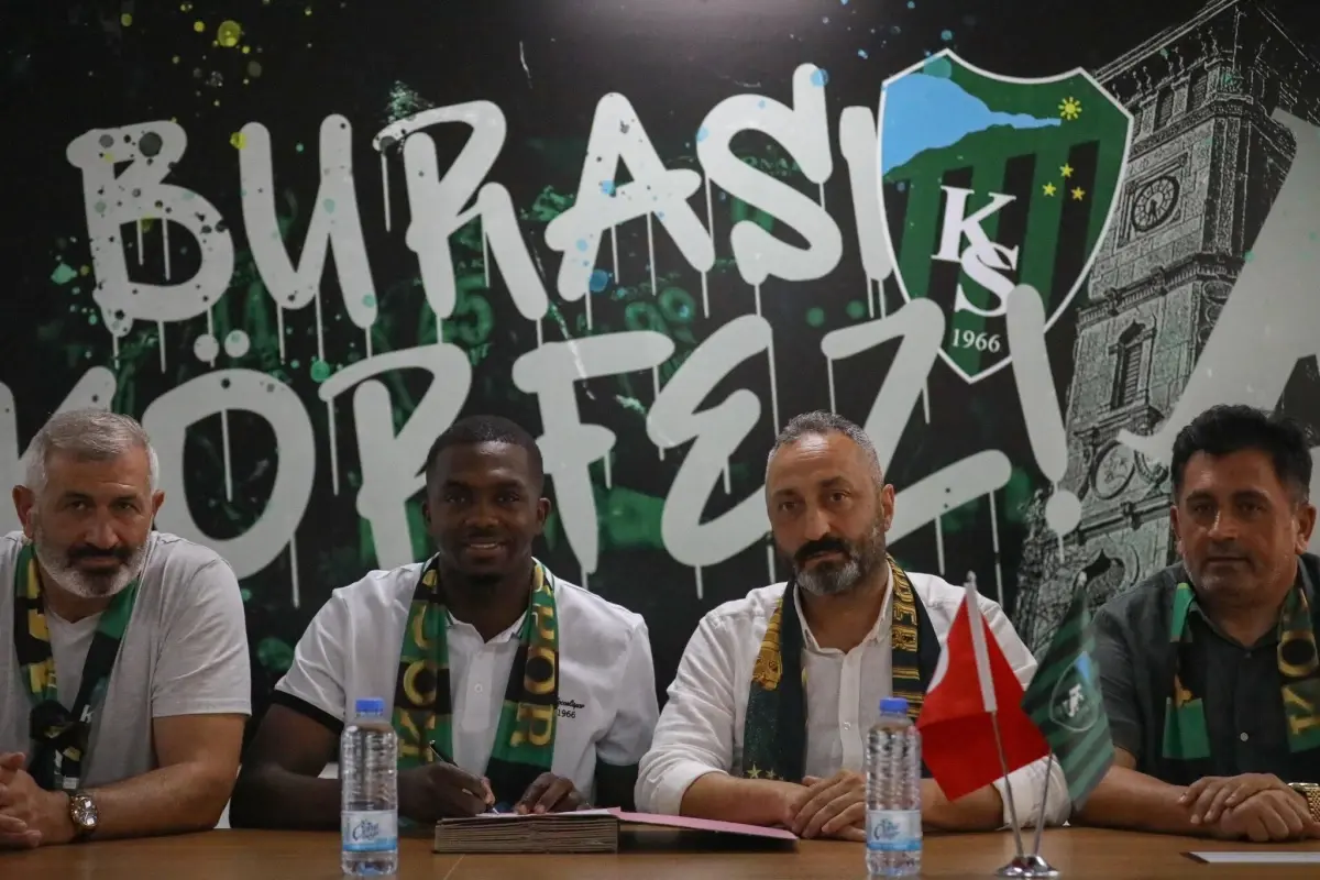 Kocaelispor, Anfernee Jamal Dijksteel ile Sözleşme İmzaladı