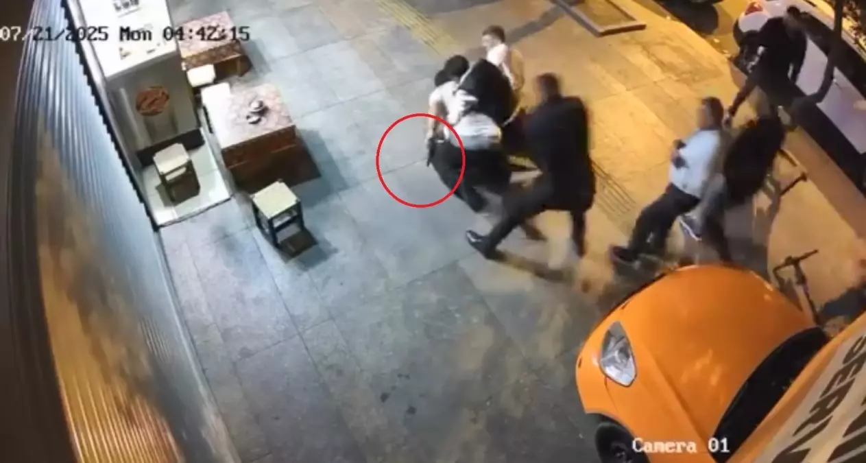 Çankaya'da Kanlı Kavga: Eğlence Merkezi Önünde Silah Saldırısı! 1 Yaralı, 2 Gözaltı, Mekanlara Operasyon