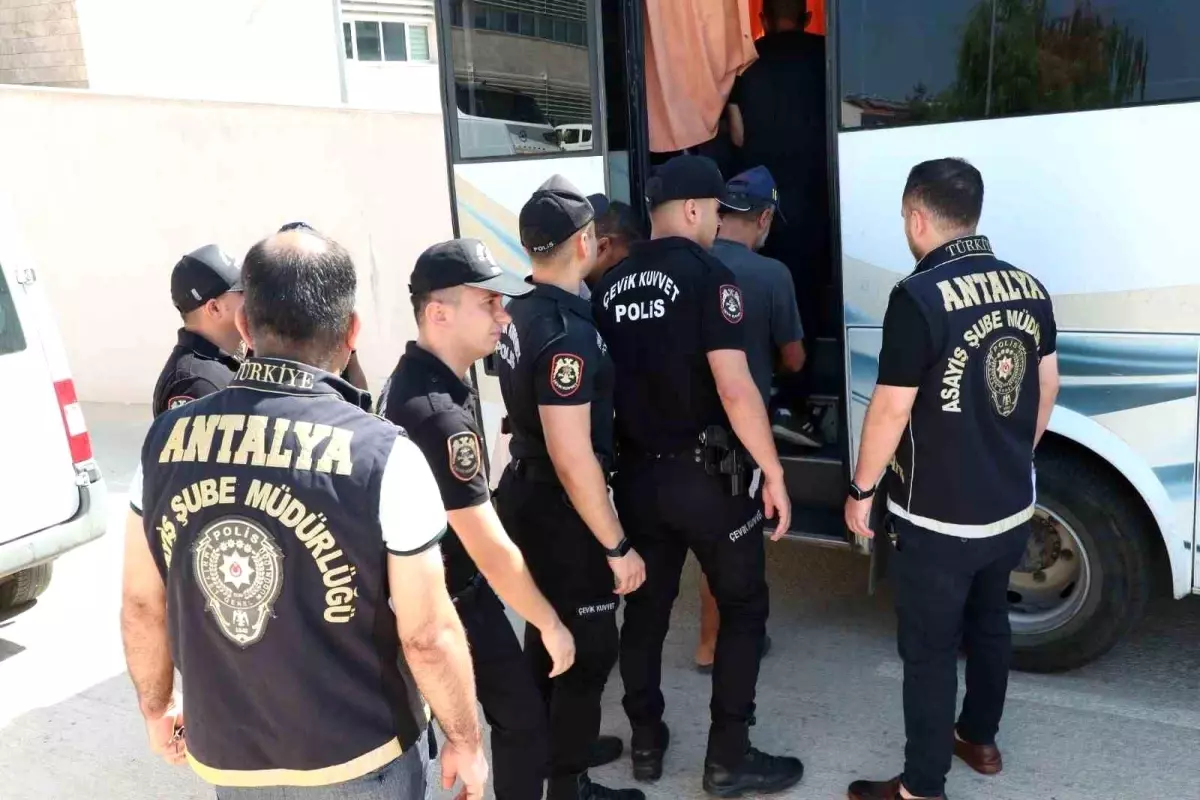 Antalya’da Eş Zamanlı Operasyon: 92 Kişi Yakalandı