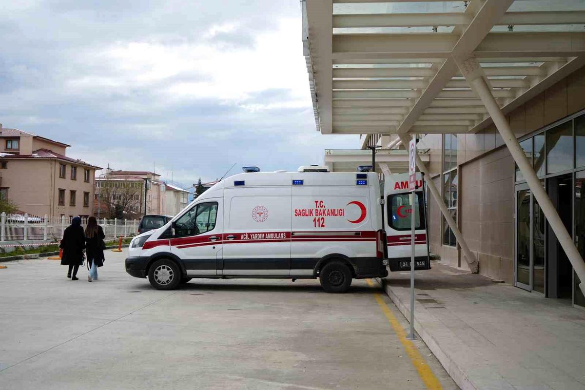 Erzincan'da Balkondan Düşen Kadın Ağır Yaralandı