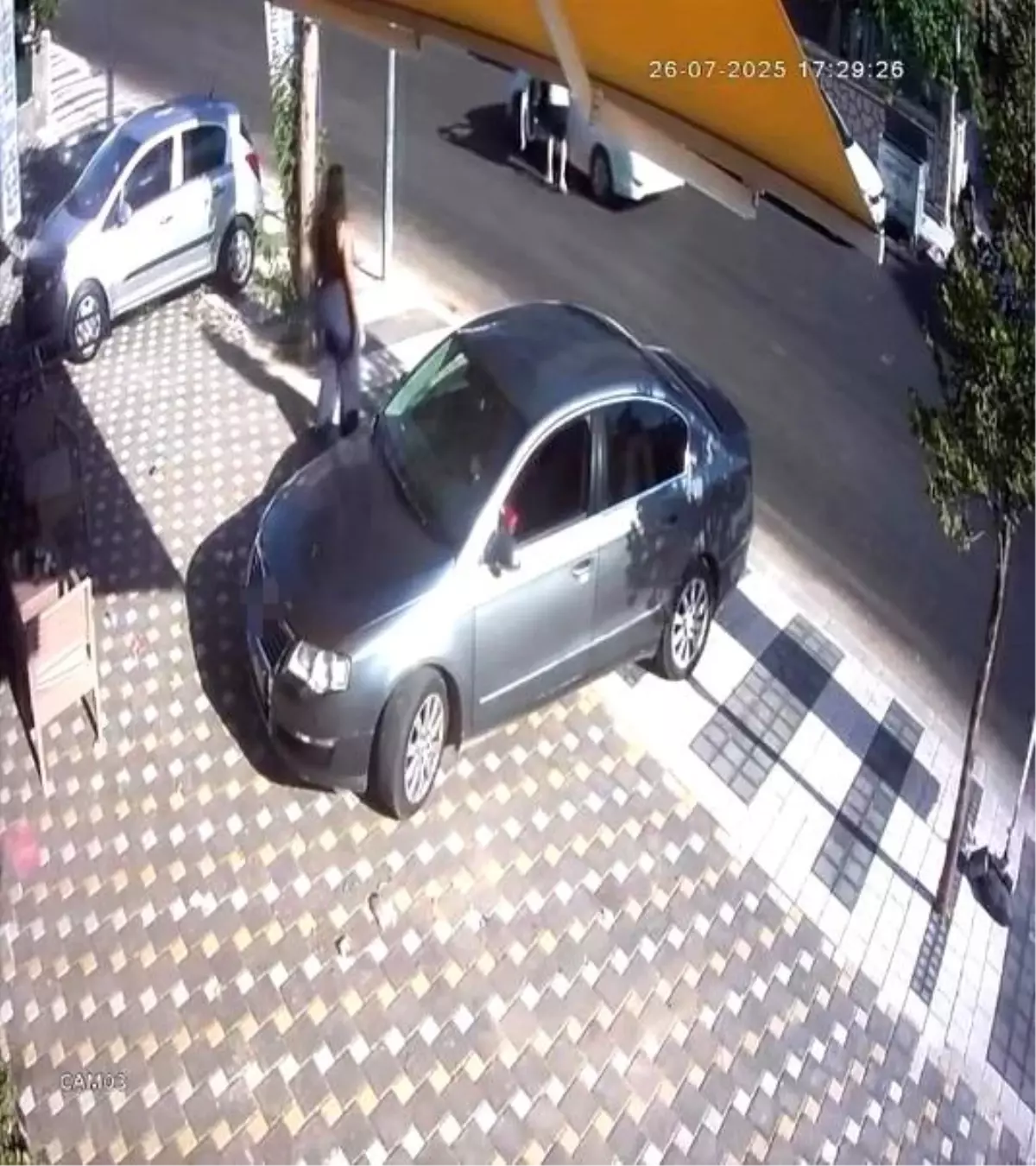 Nevşehir'de Çocuk Otomobile Müdahale Eden Esnafın Dikkatiyle Kurtarıldı