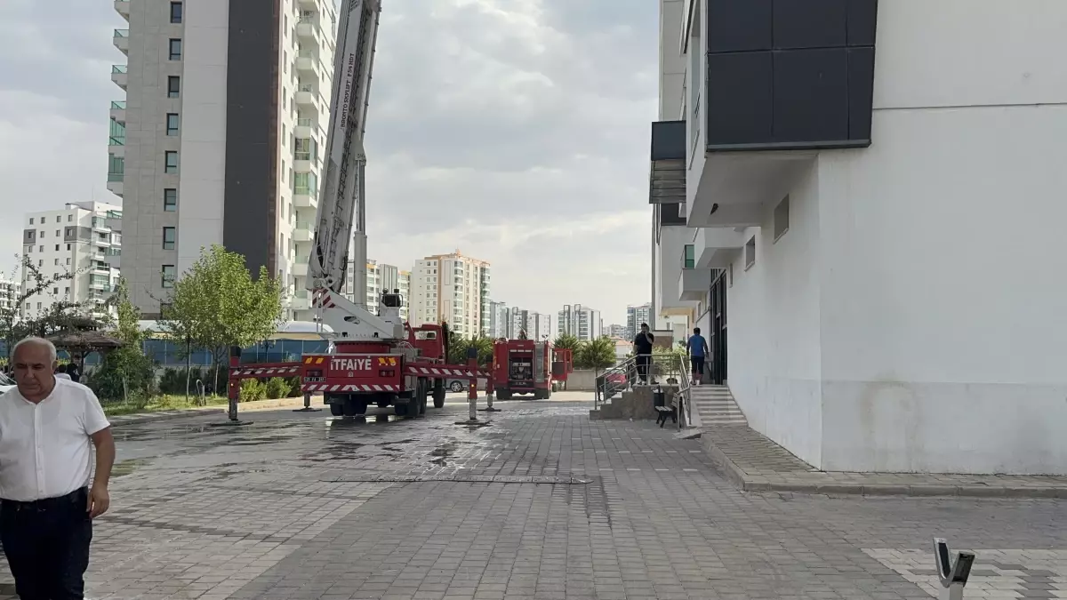 Diyarbakır'da Lahmacun Salonunda Yangın: 15 Kişi Tahliye Edildi
