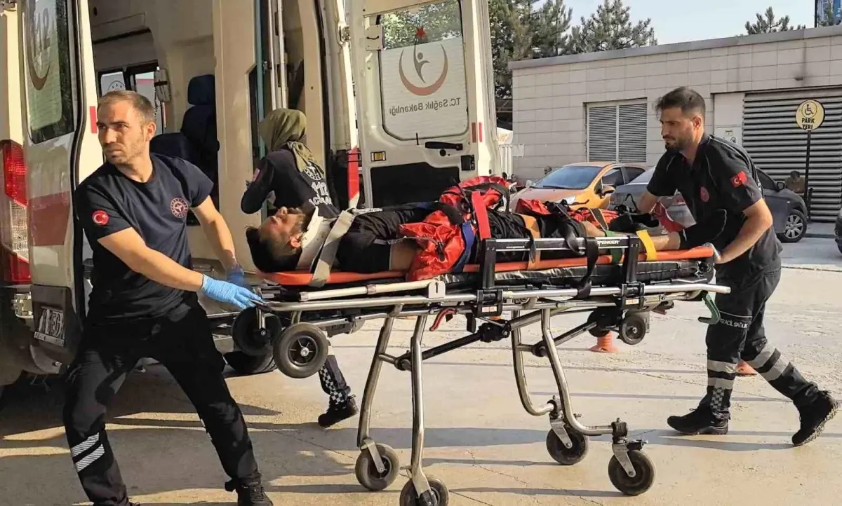 İnegöl'de Çatı Çökmesi Sonucu Genç İşçi Ağır Yaralandı